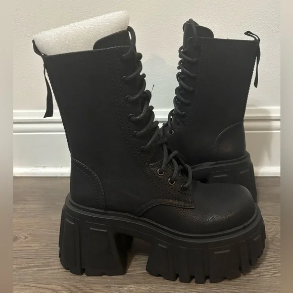 NWOB Dolls Kill / Widow For All Eternity Platform Boots - Picture 1 of 9